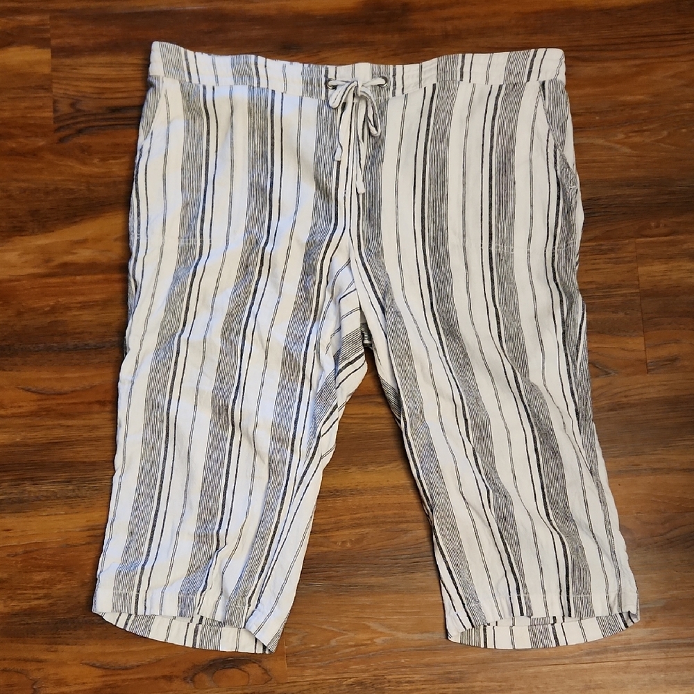 Black and White Drawstring Capri Pants, 1X